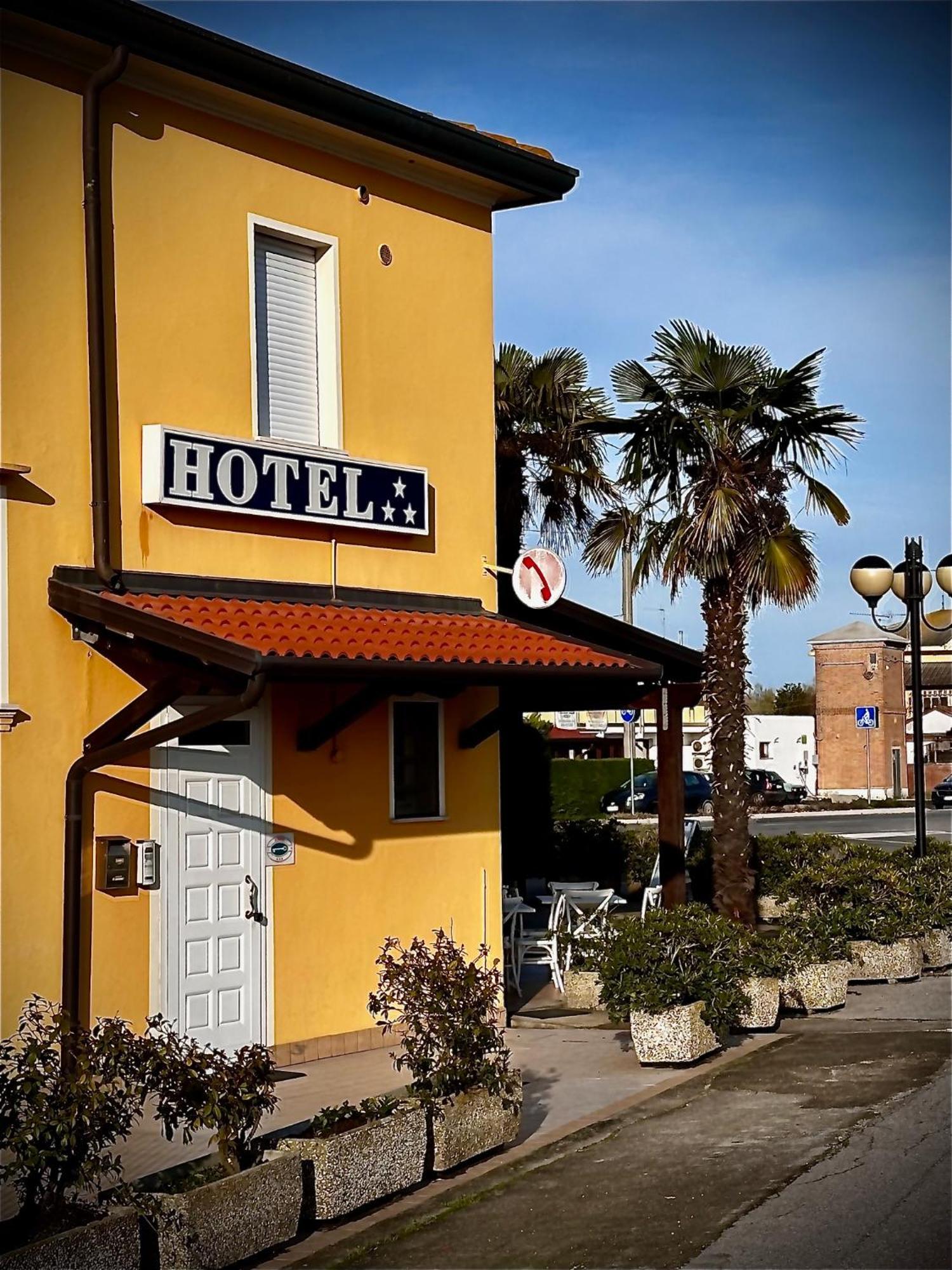 Hotel Ponte Molo Porto Tolle Exterior foto
